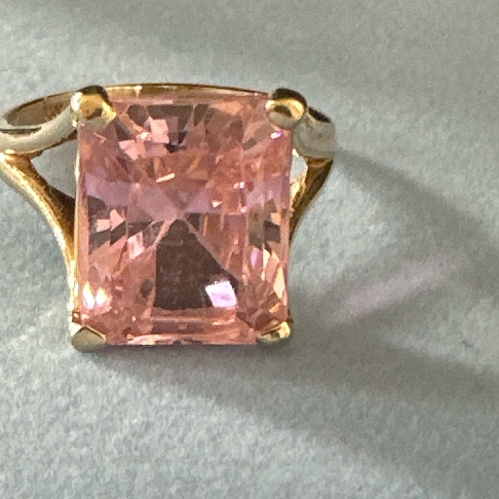 Elegant Pink Gemstone Ring - Picture 12 of 14